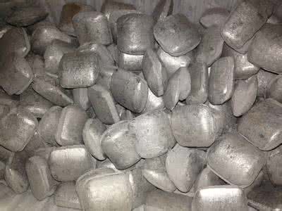 一位發言人表示，巴西淡水河谷（Vale）正在重新評估其在新喀里多尼亞虧損的鎳業務，這是上月新上任的首席執行官Fabio Schvartsman對表現不佳資產進行廣泛考核的一部分。